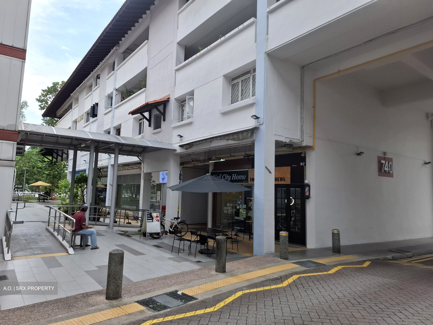 Bedok Reservoir Road (D16), Shop House #588228271